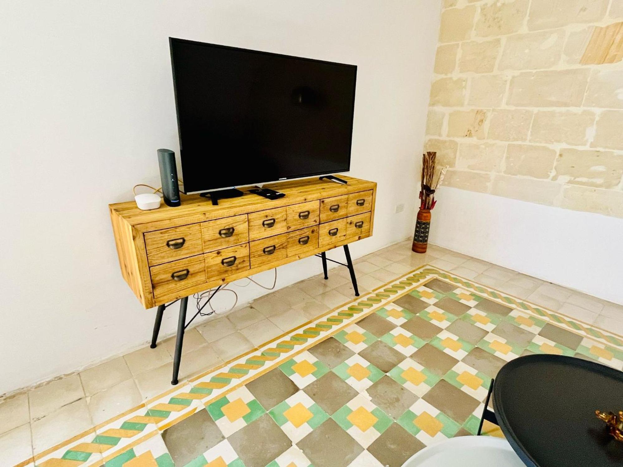 Cozy Charming Apartment In Old Bakery Street Валета Екстериор снимка