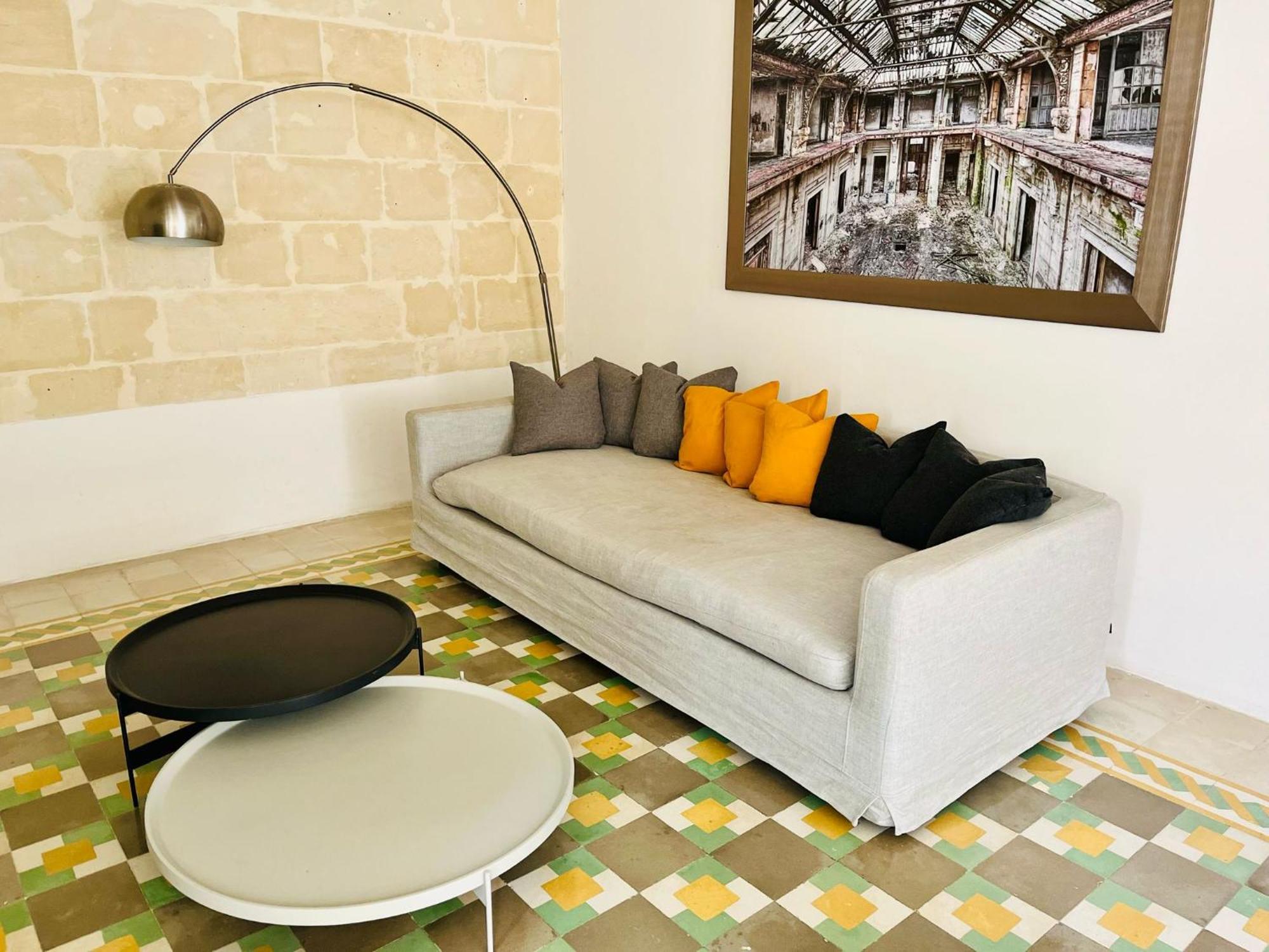 Cozy Charming Apartment In Old Bakery Street Валета Екстериор снимка